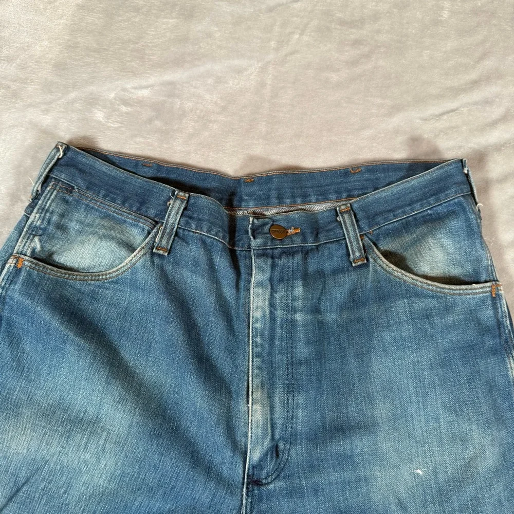 Wrangler one leg